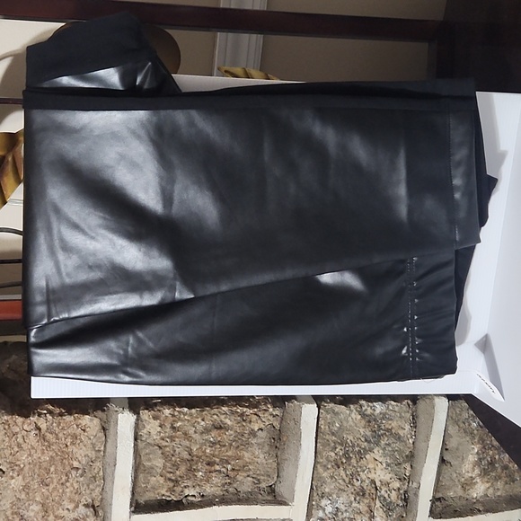 Old Navy Black High-Waisted Faux-Leather Panel Leggings For Women XL NWT - Picture 2 of 6